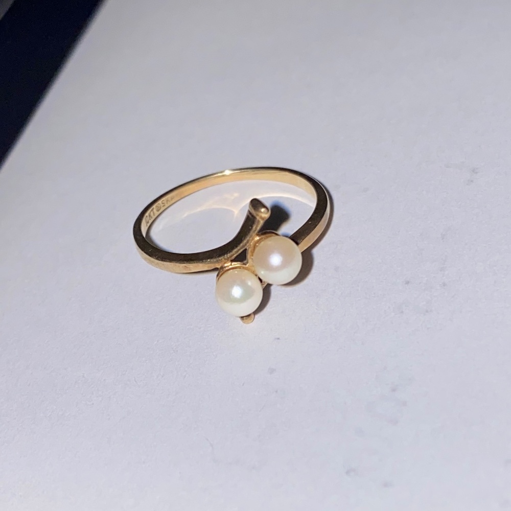 gold ring w/ pearls